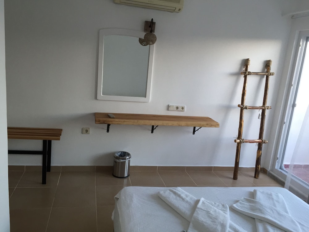 Pataros Hotel 8/49