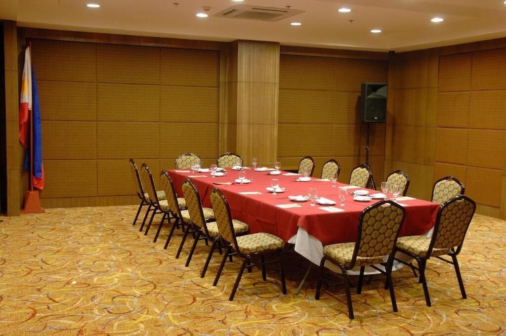 Crown Regency Hotel Makati 36/50