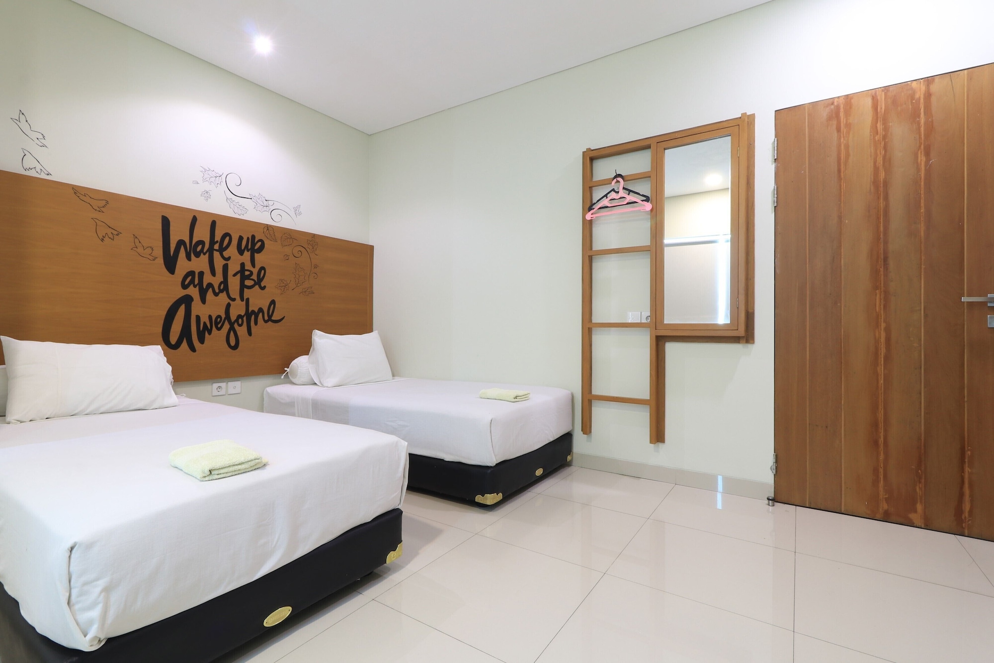 DELUXE, TWIN BEDS