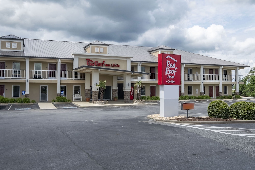 Red Roof Inn & Suites Calhoun 3/34