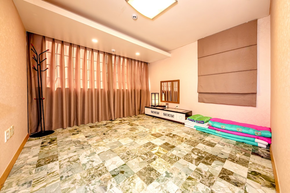Dyne Resort 30/77