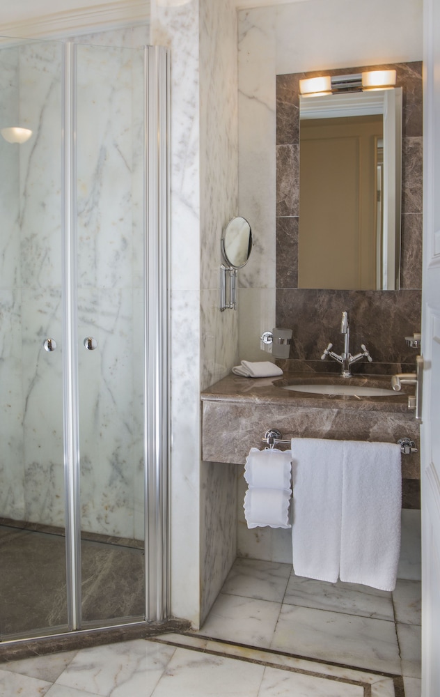 Corinne Hotel 44/50