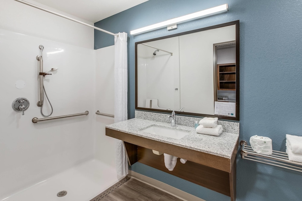 WoodSpring Suites Novi Farmington 38/47