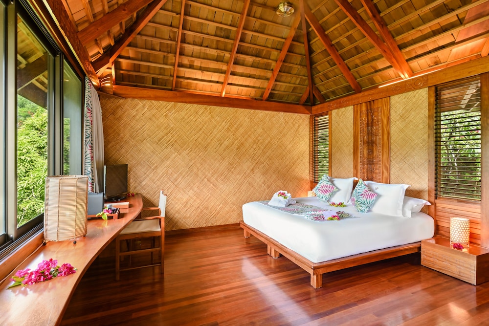 NUKU HIVA KEIKAHANUI PEARL LODGE 18/56
