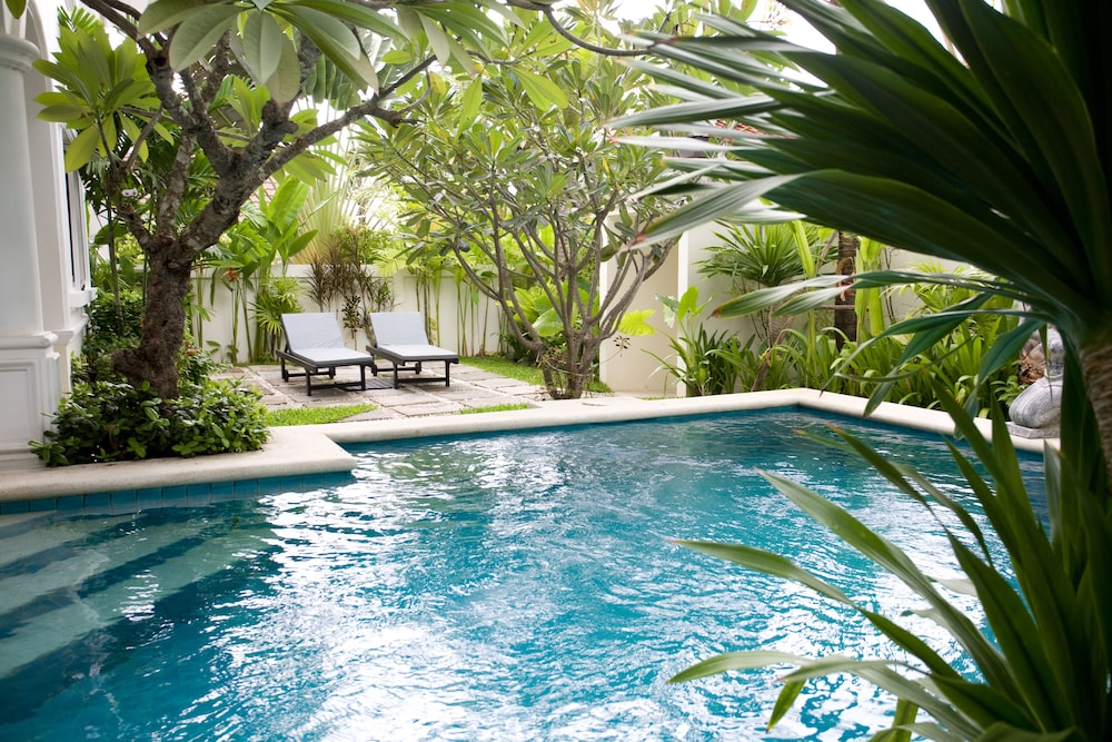 PALM GROVE RESORT 32/42