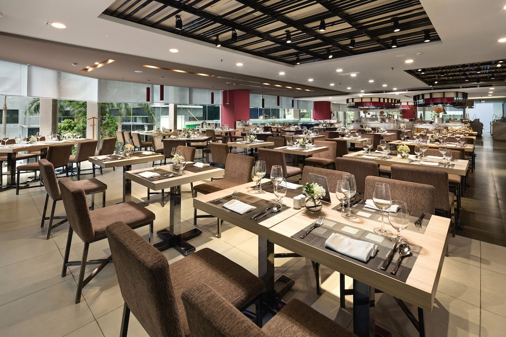 Novotel Suites Hanoi 50/70