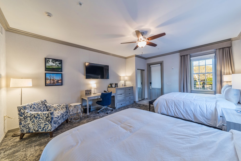 Courtyard, 2 Queen Beds