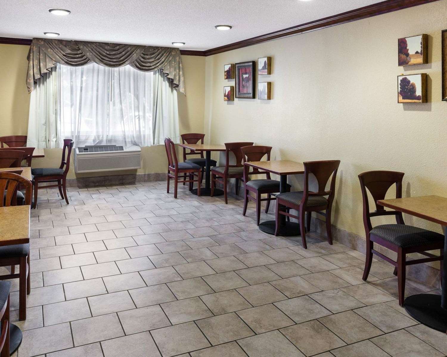 Quality Inn Lakeville North, MN 23/29