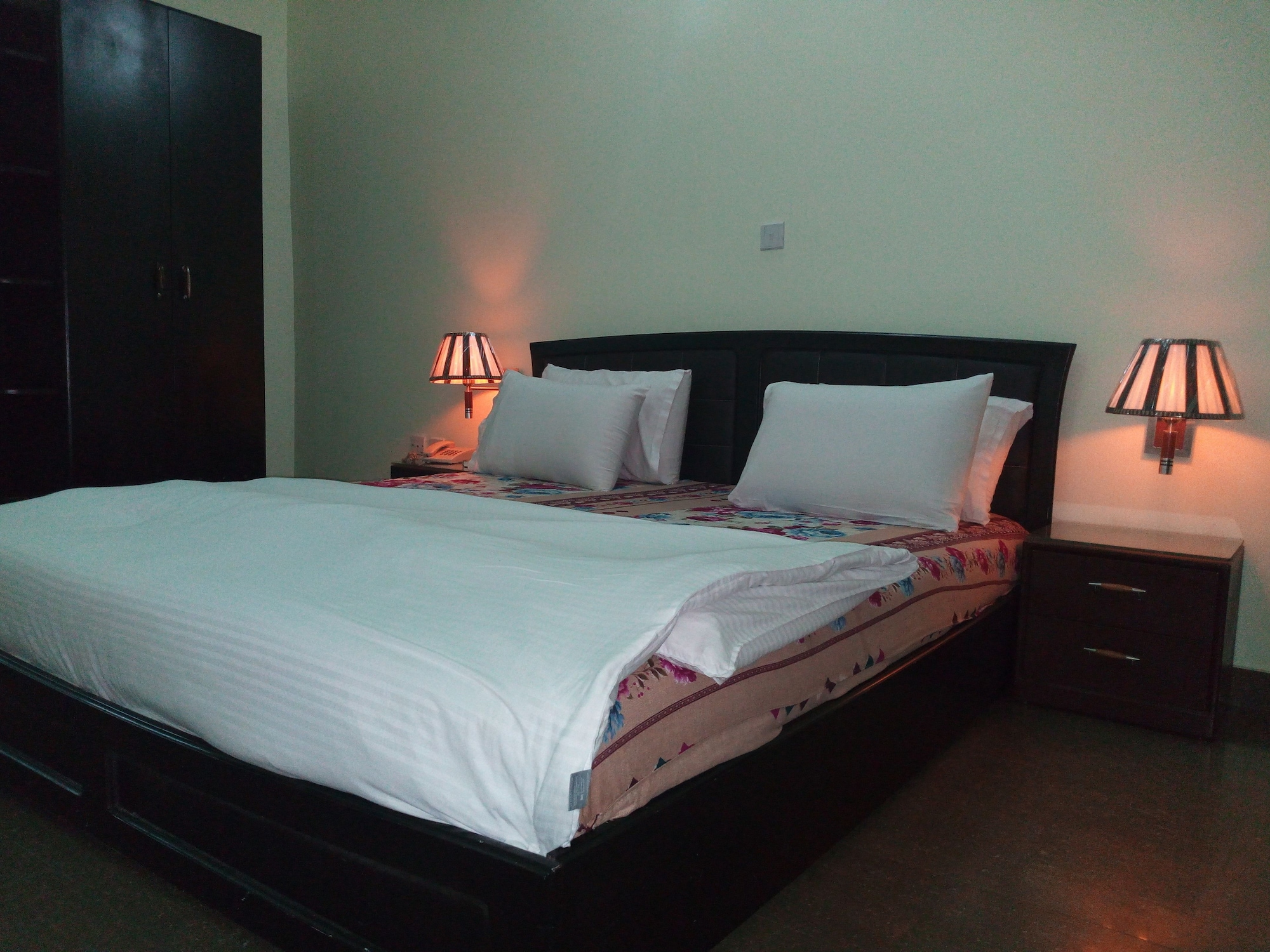 PREMIUM, QUEEN BED