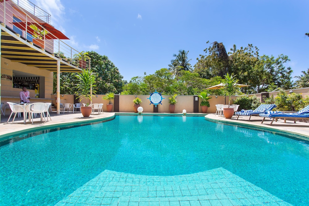 Bliss Resort 47/50
