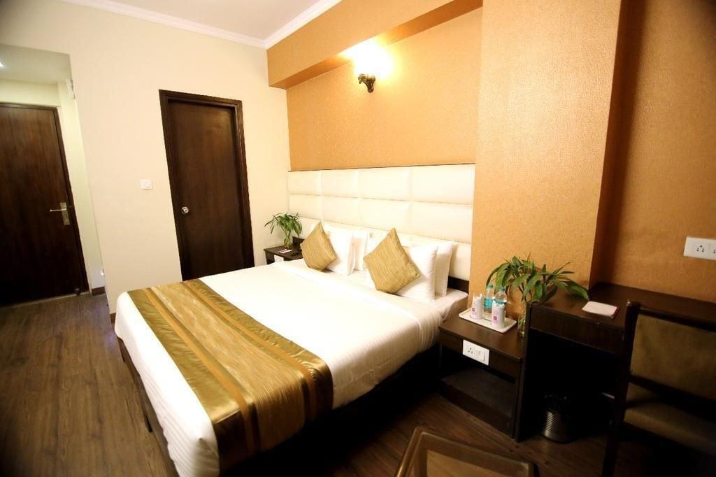 Hotel Rousha Inn 8/18