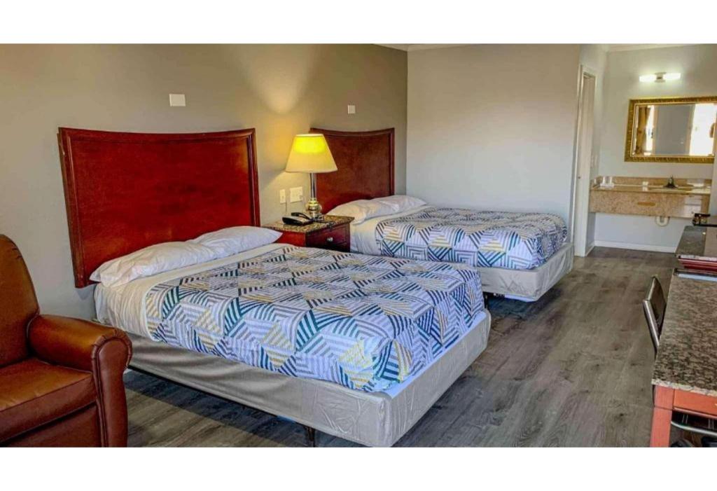 2 Queen Beds - Micfridge Non-Smoking