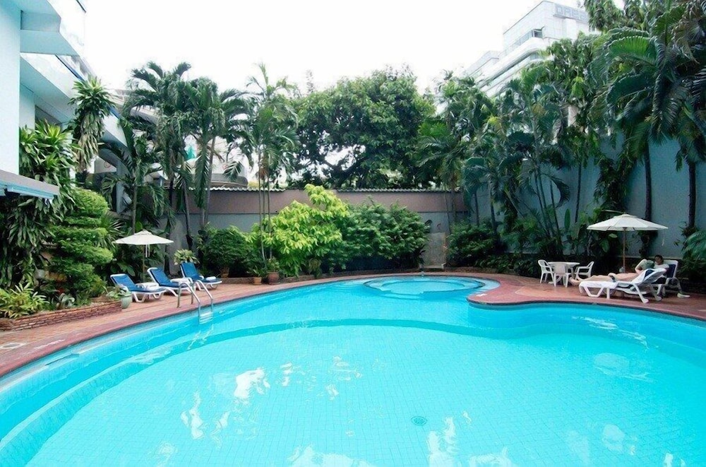 Hotel Manhattan Bangkok 44/50
