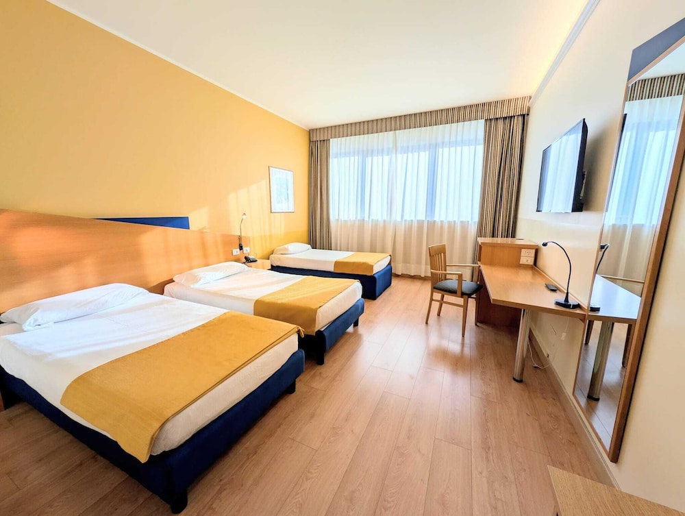 Smart, Triple, 1 Double and 1 Single Bed