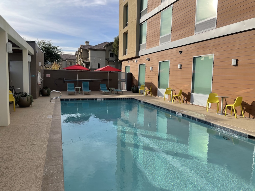 Home2 Suites by Hilton Phoenix Airport North photo4