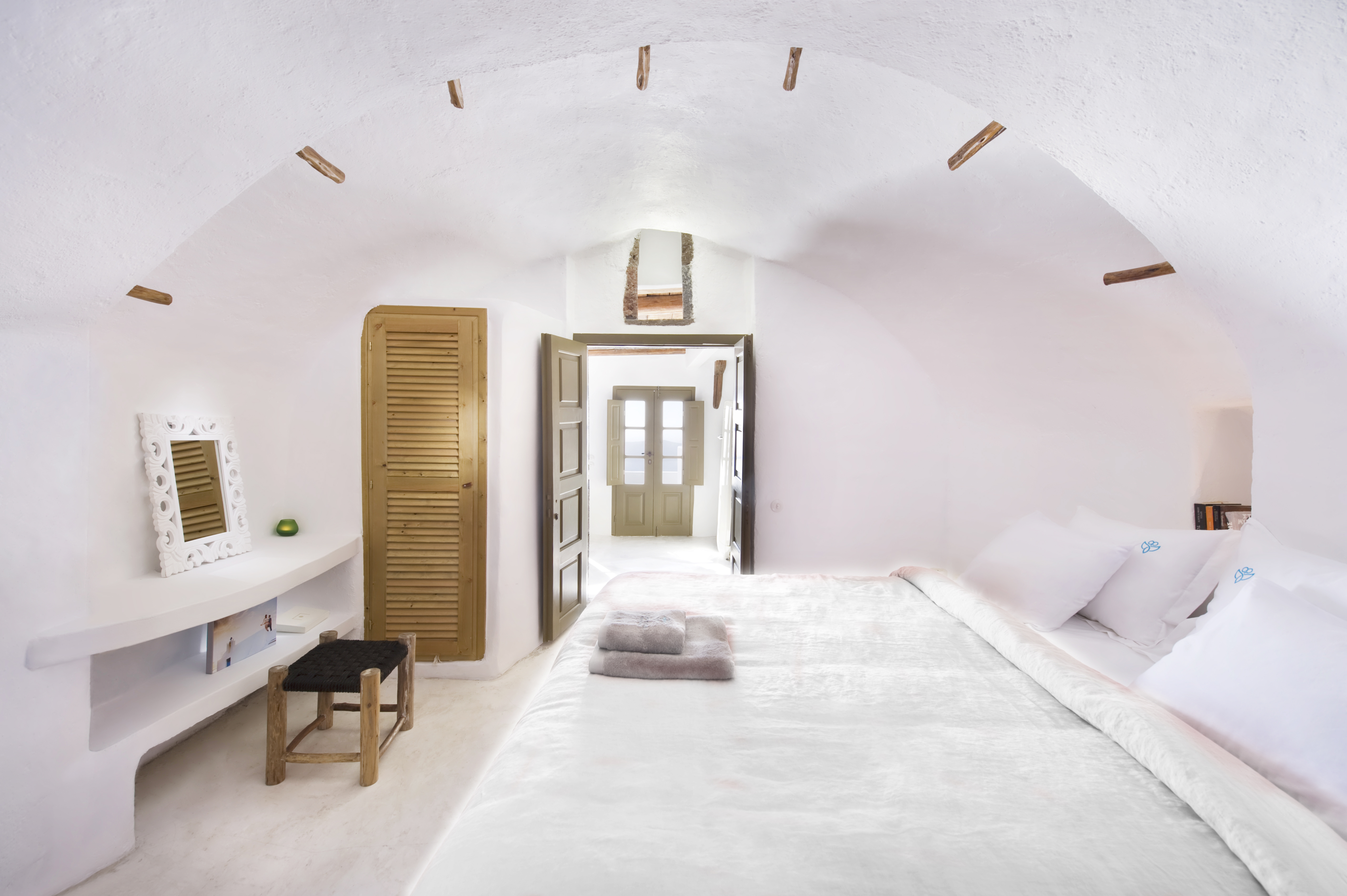 Cave, Aurora, Superior, Suite, Caldera View, Plunge Pool