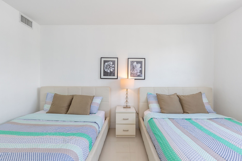 Ocean Reserve OceanView Sunny Isles Luxury Condos 12/50