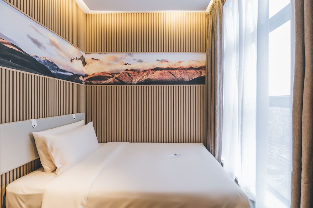 Atour hotel (Huayang Metro Station Tianfu Chengdu) 6/24
