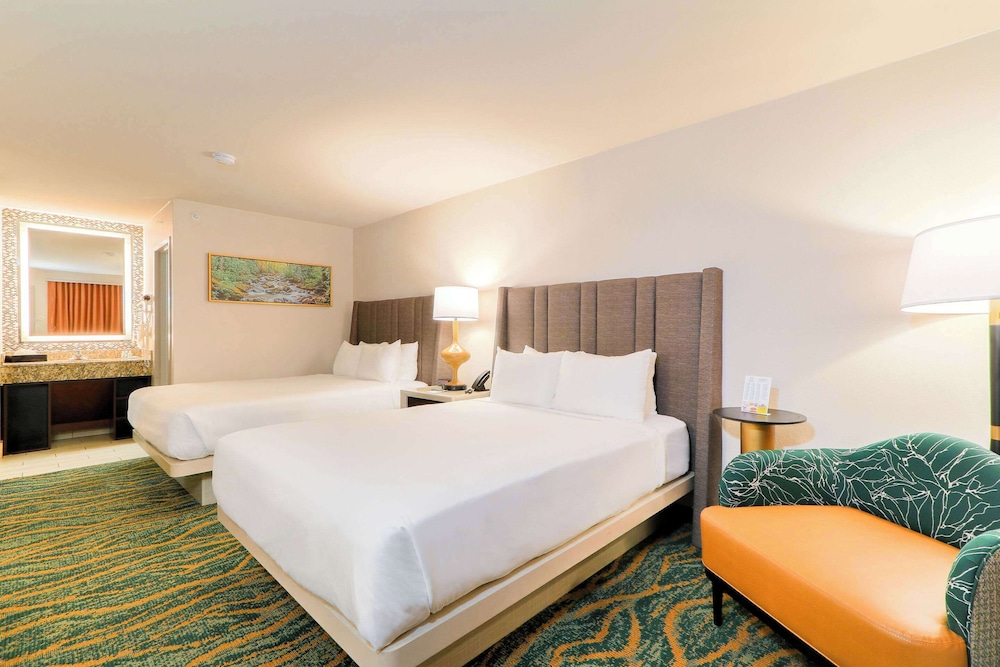 غرفة قياسية بسريرين كوين، Quality Inn Near The Island Pigeon Forge 5/10