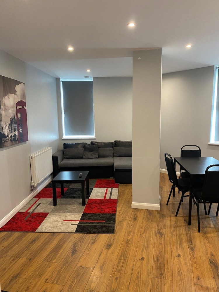Easy Lets - Showcase Apartments 27/45