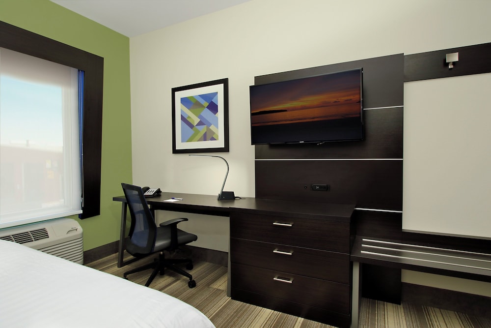 Holiday Inn Express And Suites Katy 45/54