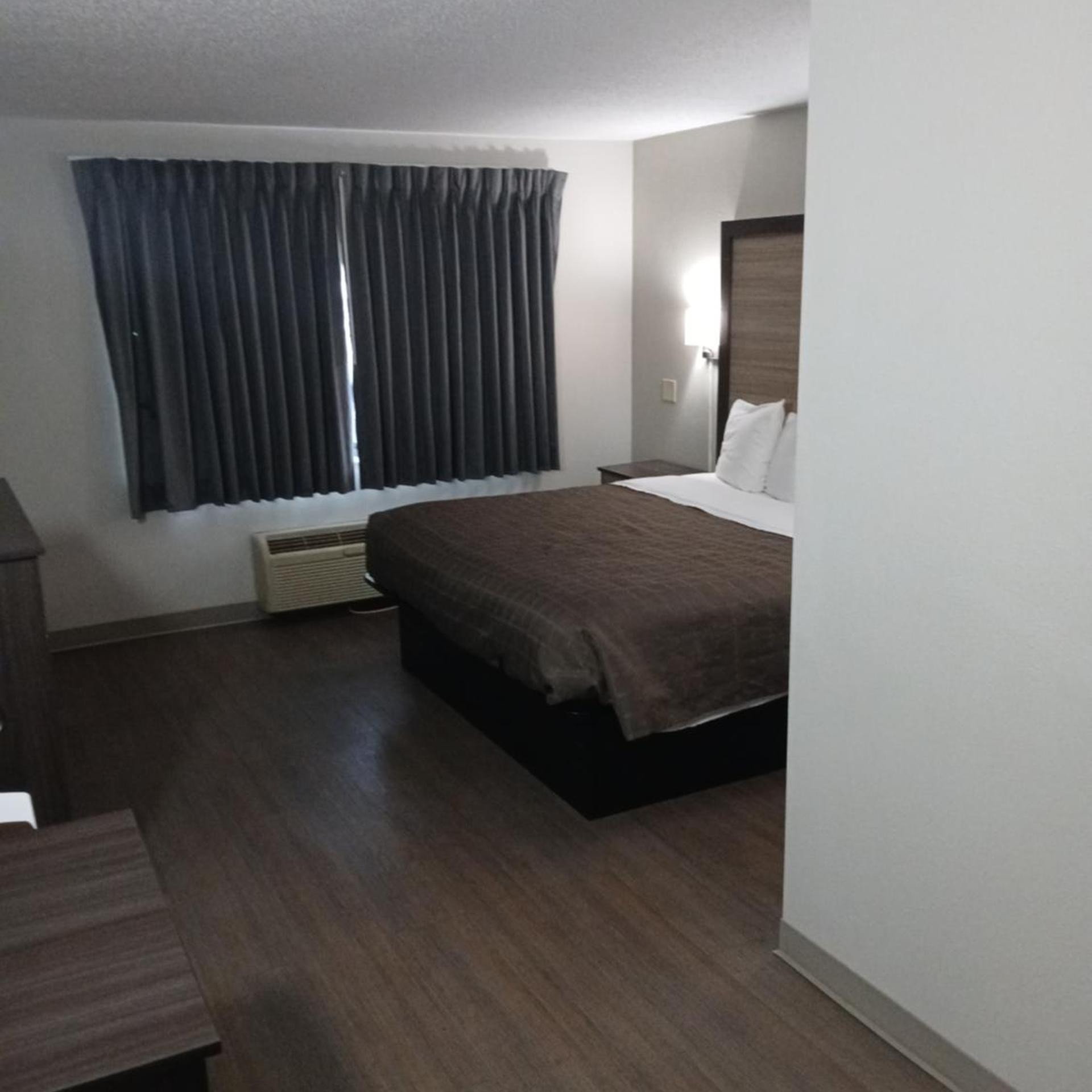 جناح بسرير كينج، Bridgeview Inn 4/10