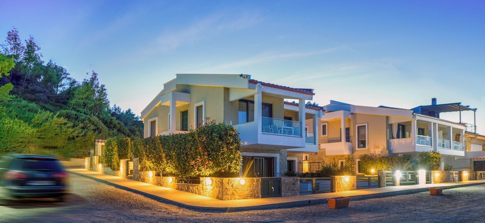 Elpiniki Luxury Apartments 8/66