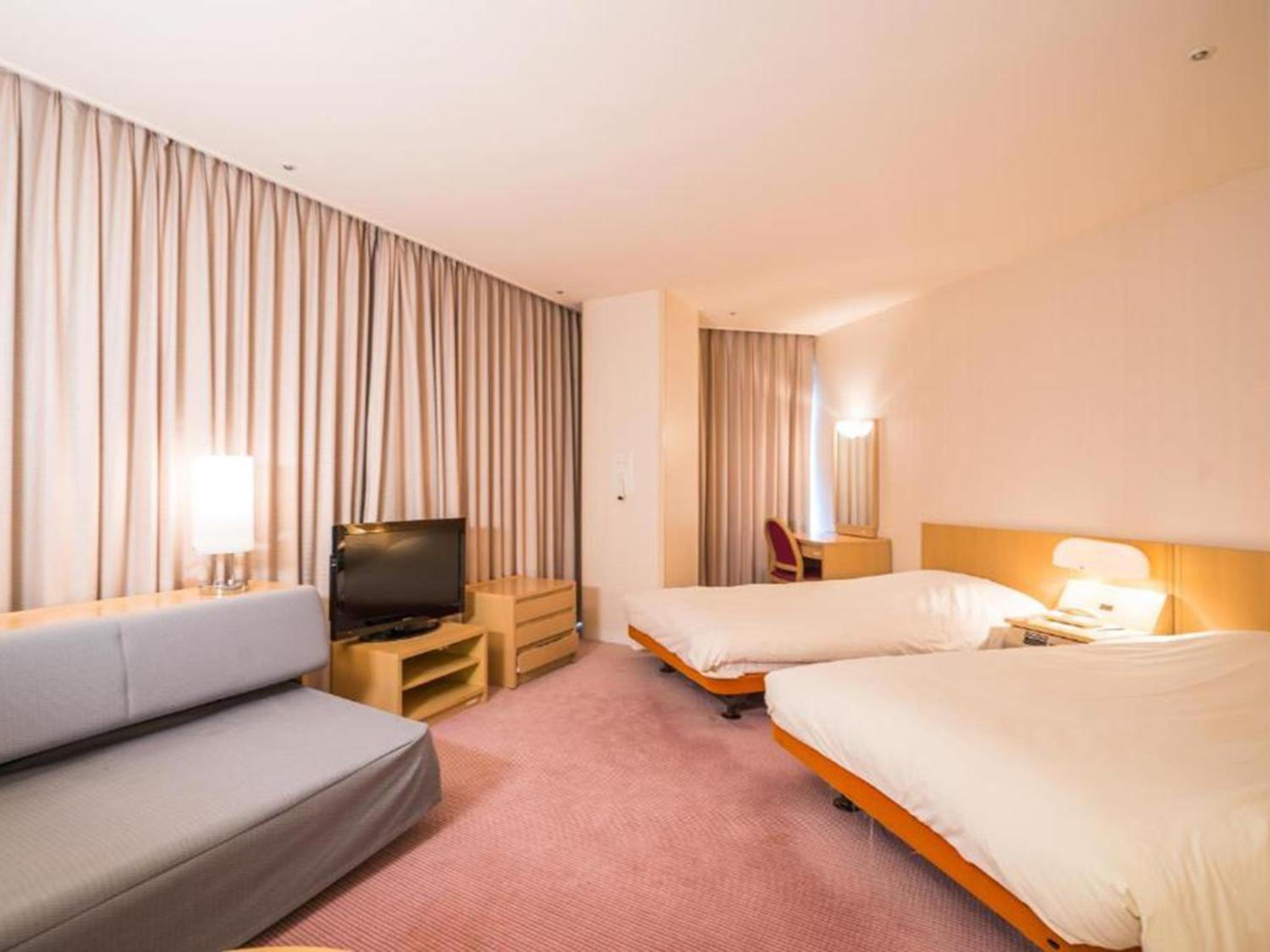 Family, Twin Beds, Riverside, Wing 2