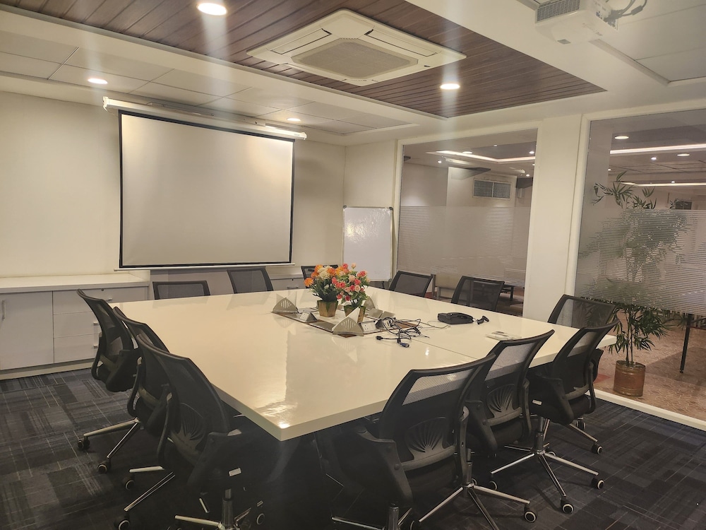 White Castle Corporate Residences 45/50