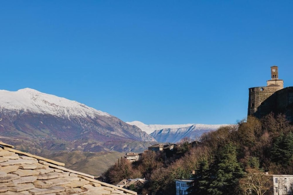 Bineri Hotel Gjirakastra 47/52