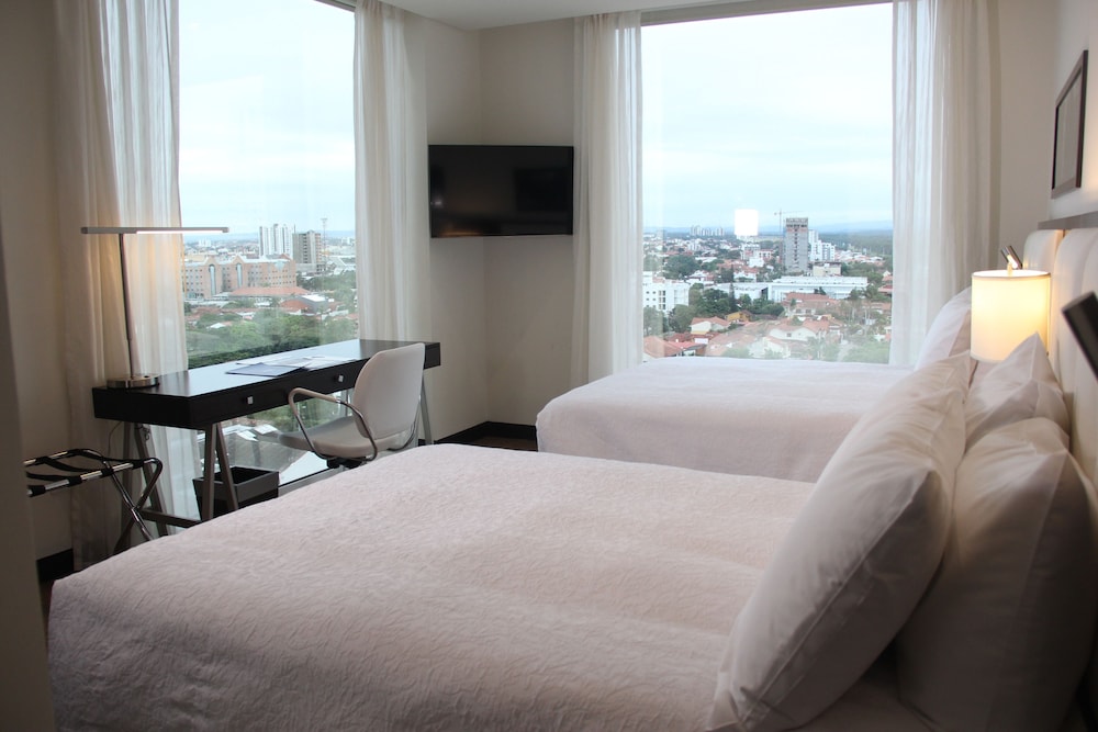 Hampton By Hilton Santa Cruz Equipetrol 4/56