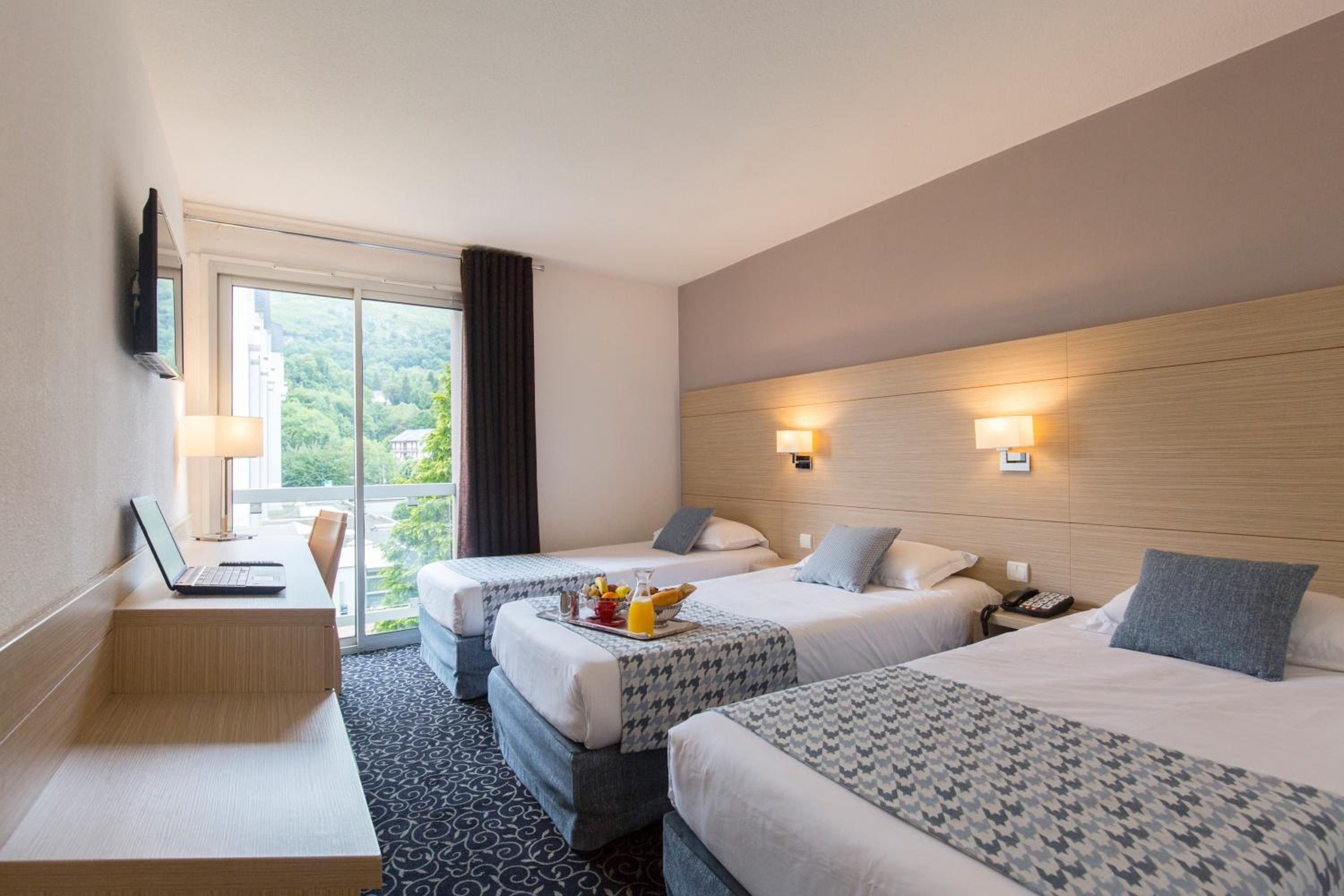 Room, Triple