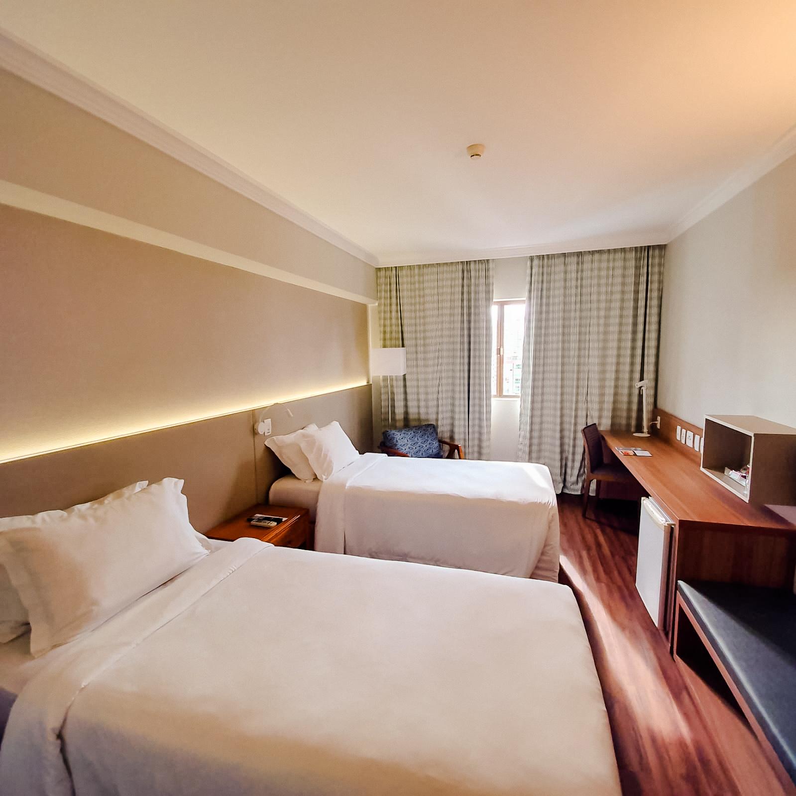 Superior, Twin Beds, Street View