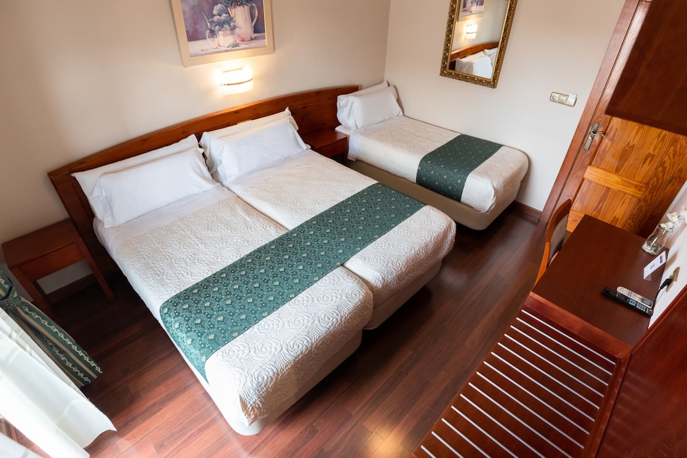 ROOM, TRIPLE, 3 BEDS