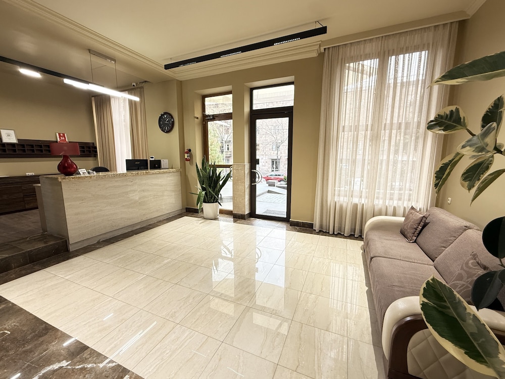 YEREVAN DELUXE HOTEL 7/61