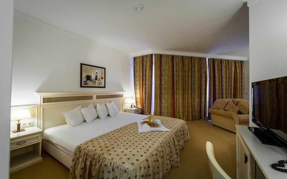 Hotel Helena Sands 15/50