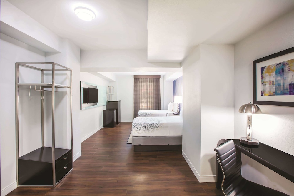 Holiday Inn Express - Dallas Downtown, an IHG Hotel 30/73