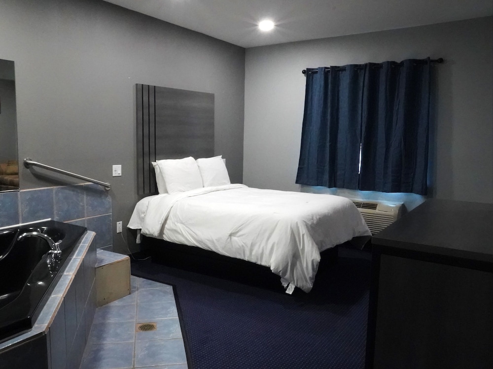 Americas Best Value Inn & Suites Bush Intl Airport 17/23