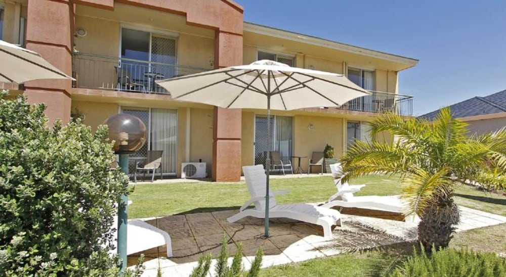 Ocean View Motel 4/27