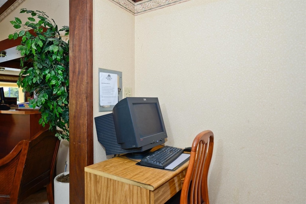 Americas Best Value Inn & Suites - Warren / Detroit 10/25