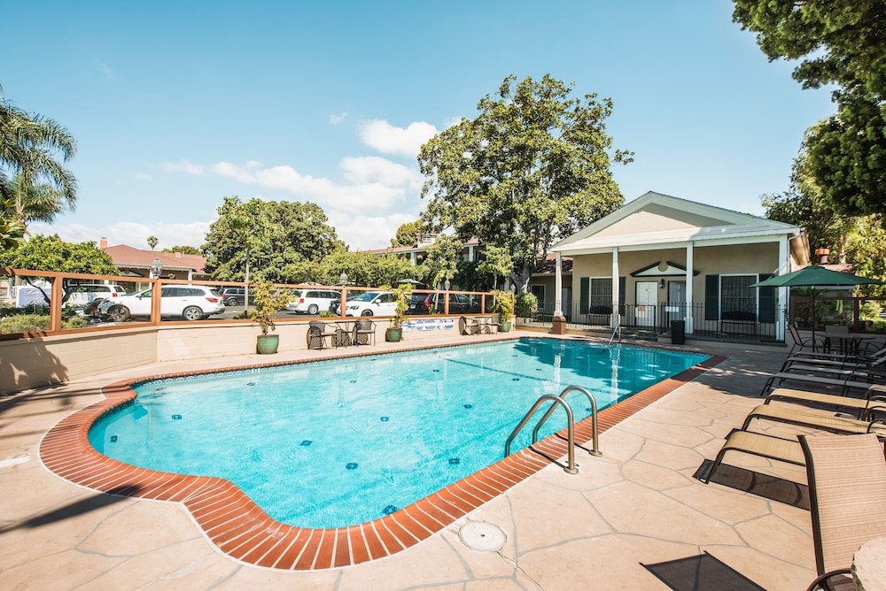 Lavender Inn By The Sea 10/45