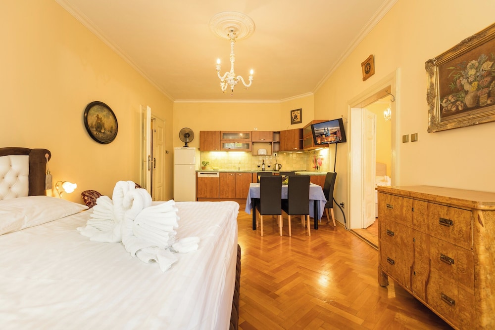2 BEDROOMS, EXCLUSIVE, APARTMENT, KITCHENETTE, GARDEN AREA