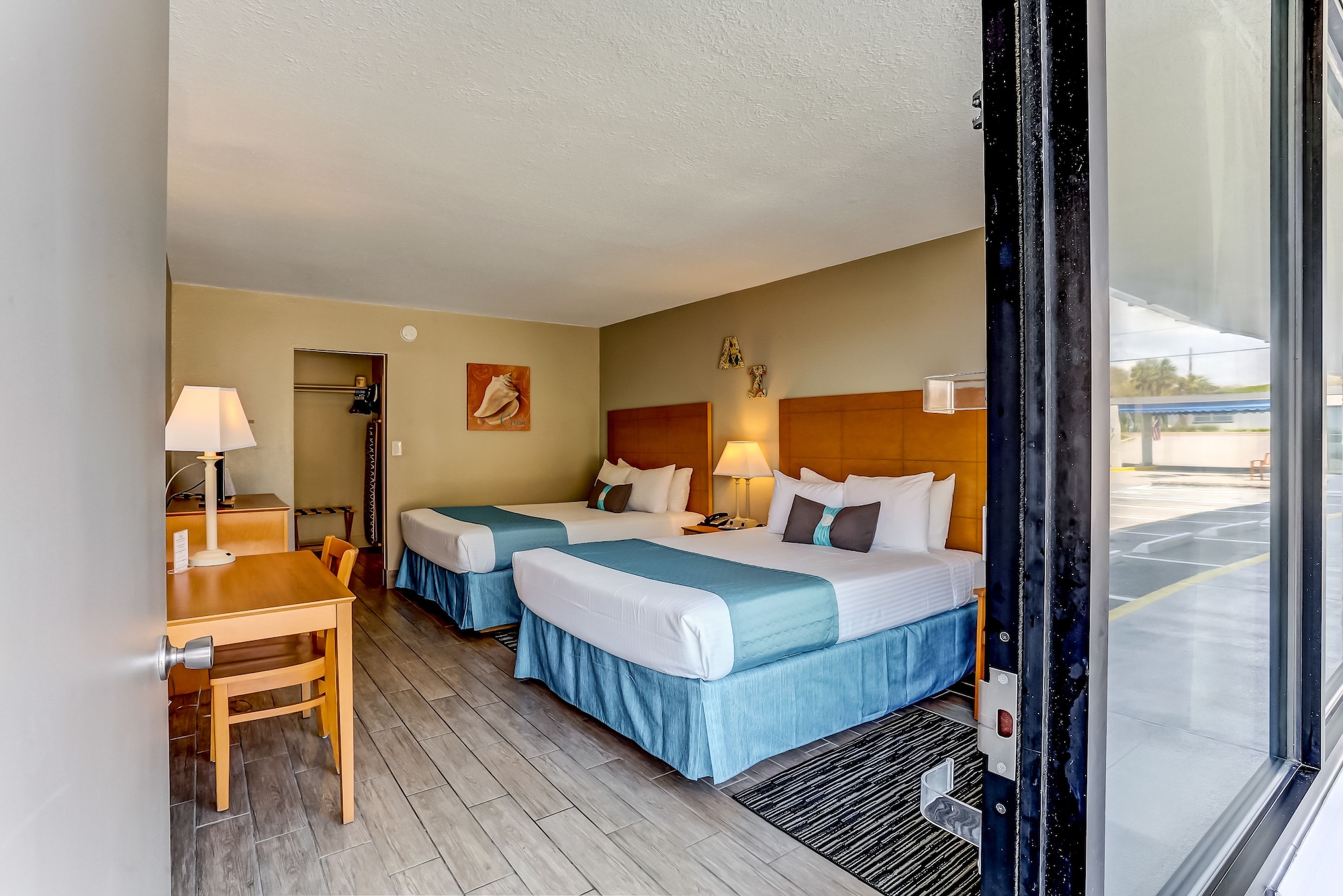 Deluxe, 2 Queen Beds, Near the Ocean