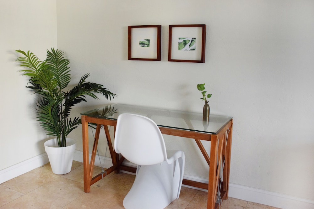 Coral Reef Suites 9/75