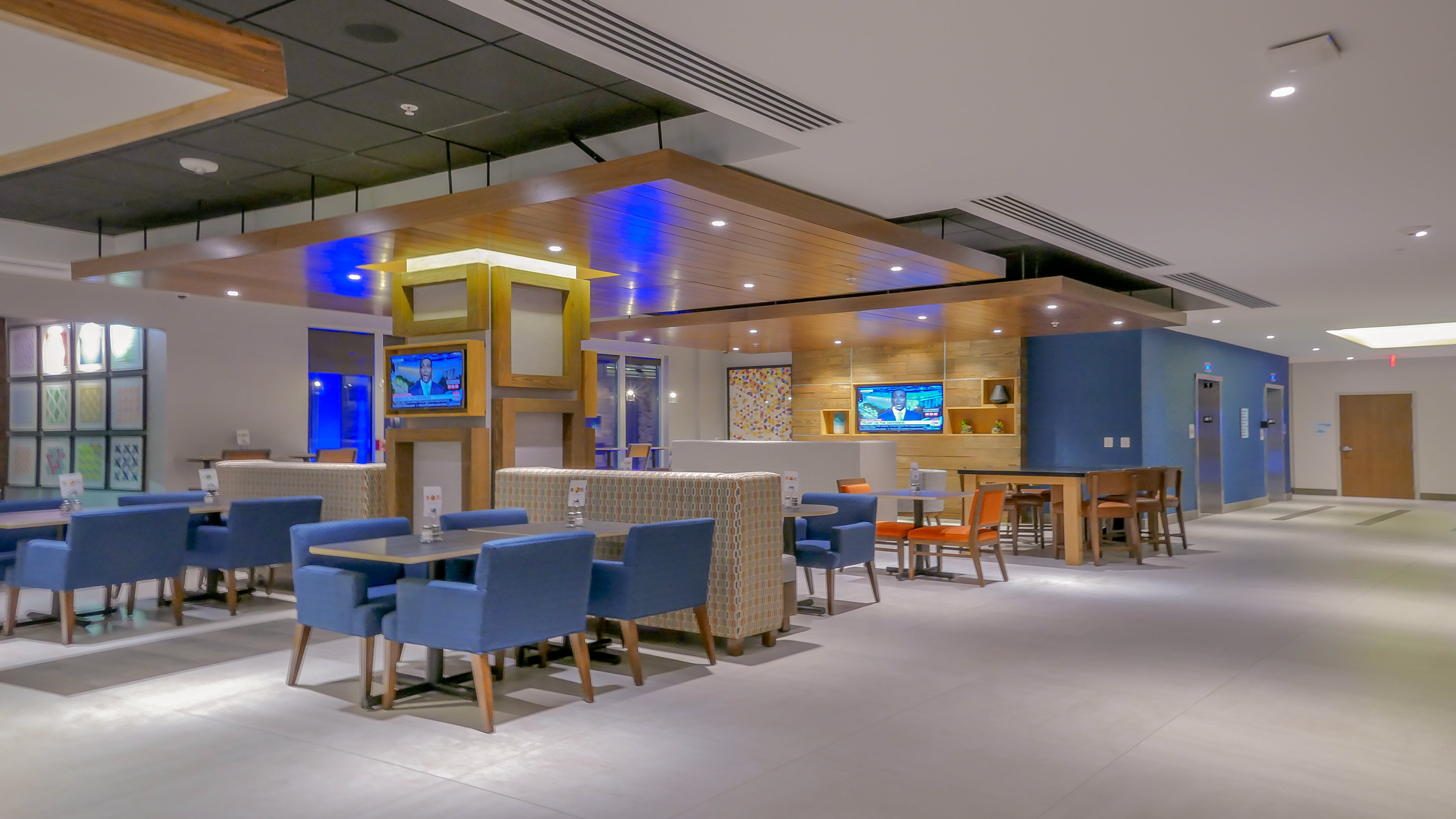 Holiday Inn Express & Suites Miami Airport East 54/69
