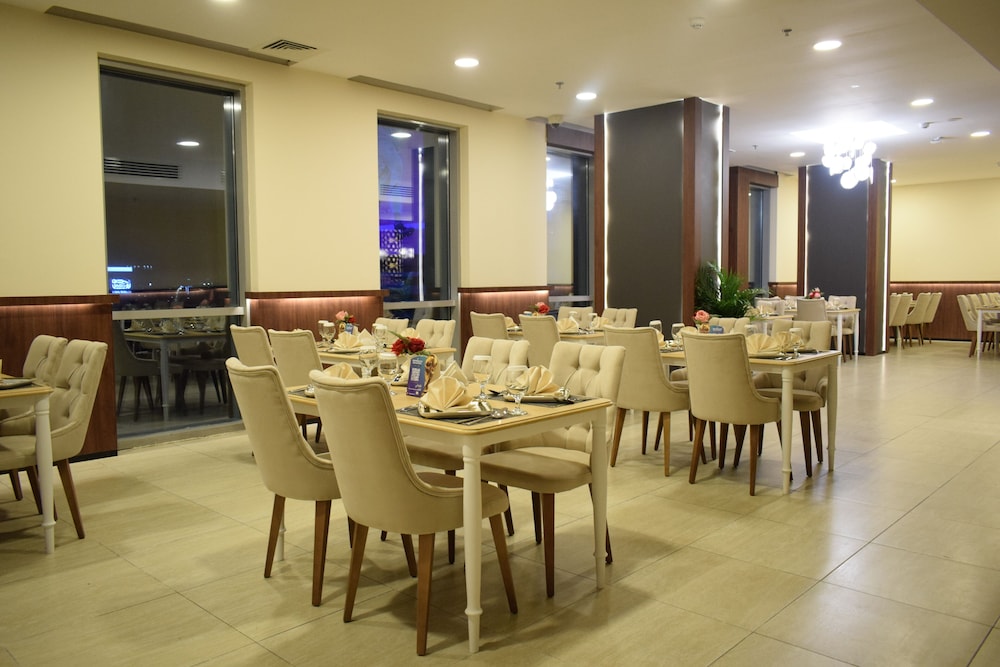 Saraya Corniche Hotel 69/83