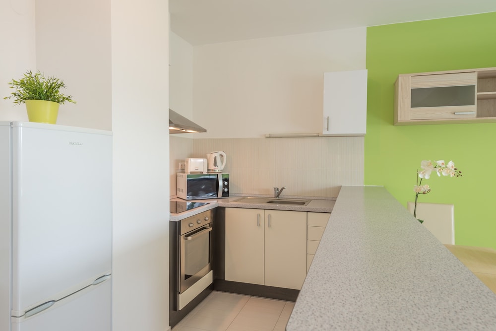 Corvin Plaza Apartments And Suites 54/54