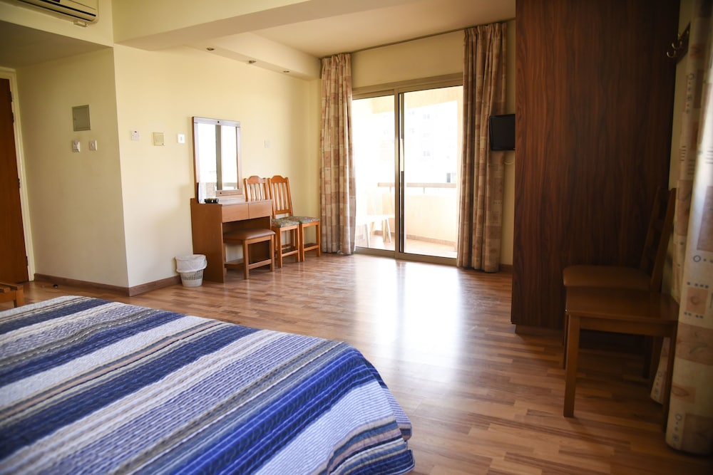 Elysso Hotel 18/60