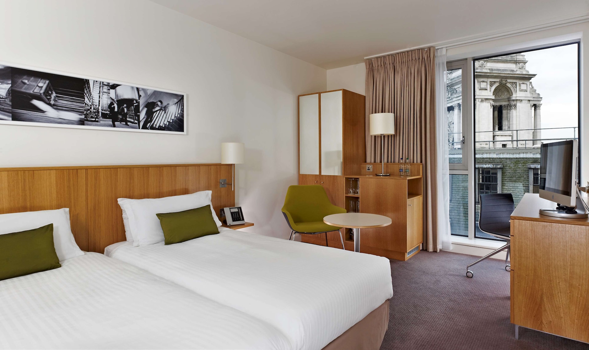 ROOM, TWIN BEDS