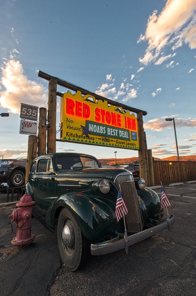 Red Stone Inn 32/44